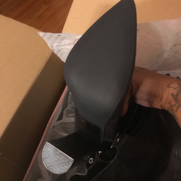 Black Thigh high boots with belt attached - Picture 2 of 8